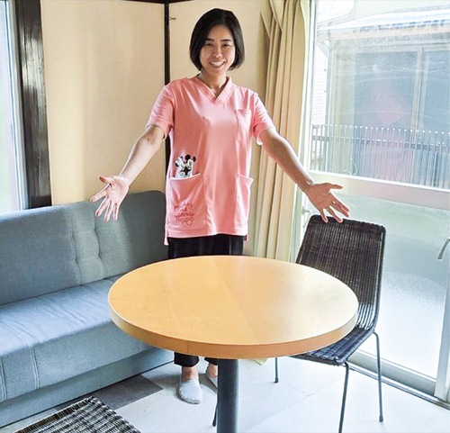 来場を呼び掛ける田中代表