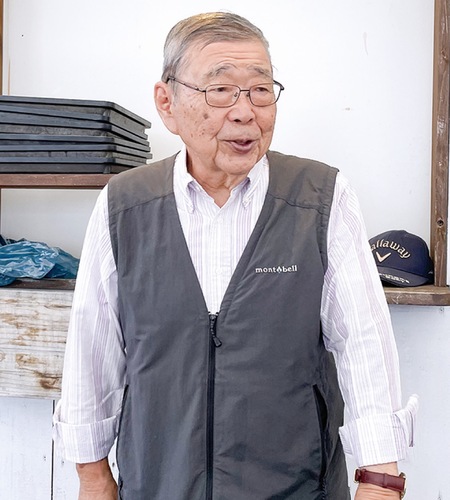 あいさつする児浦会長