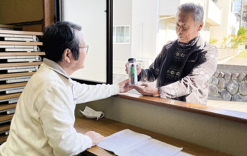 自治会館で配布された