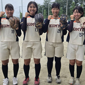 全国大会での活躍を誓う（左から）伊藤さん、神崎さん、中田さん、山本さん