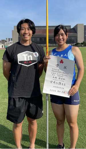 初の全国に挑む土橋さん（右）と時本コーチ