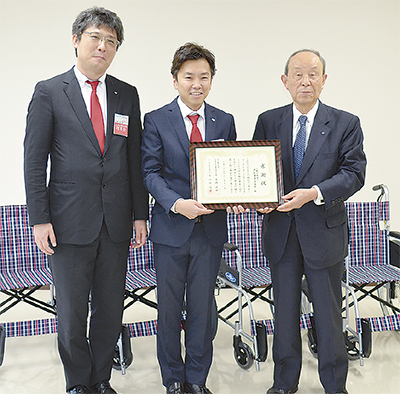 車いす４台、社協に寄贈