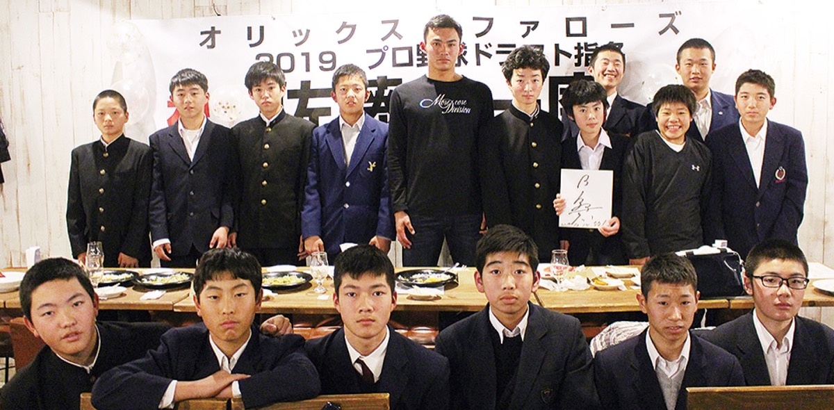 大和リトルシニアの現役選手たちには「ぜひ高校でも野球を」とエールを送った