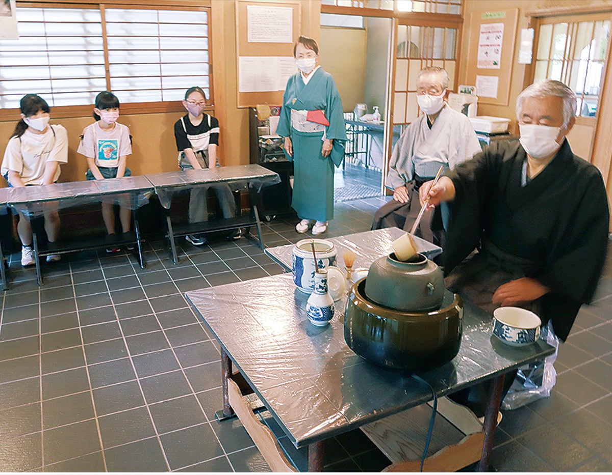 緑野小 慈緑庵で茶道体験 日本の伝統文化を学ぶ | 大和 | タウンニュース