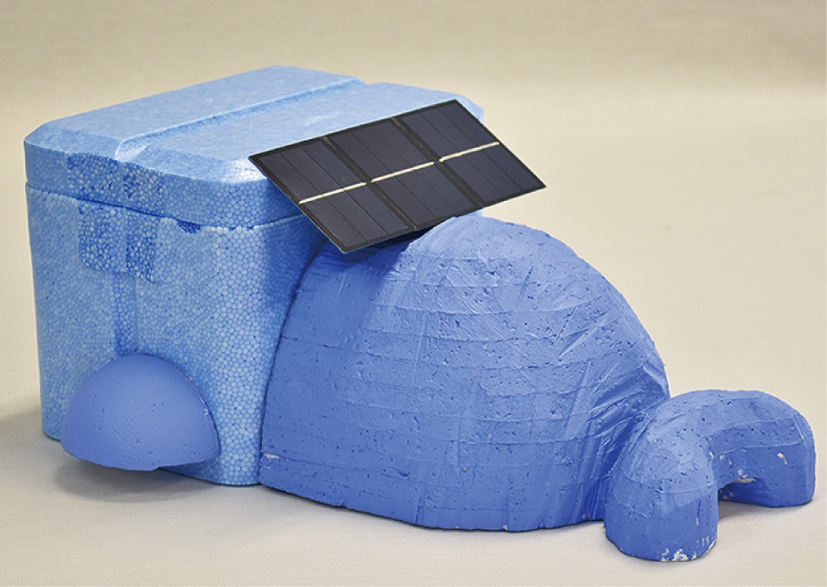 ソーラーパネルは家にあった玩具の再利用