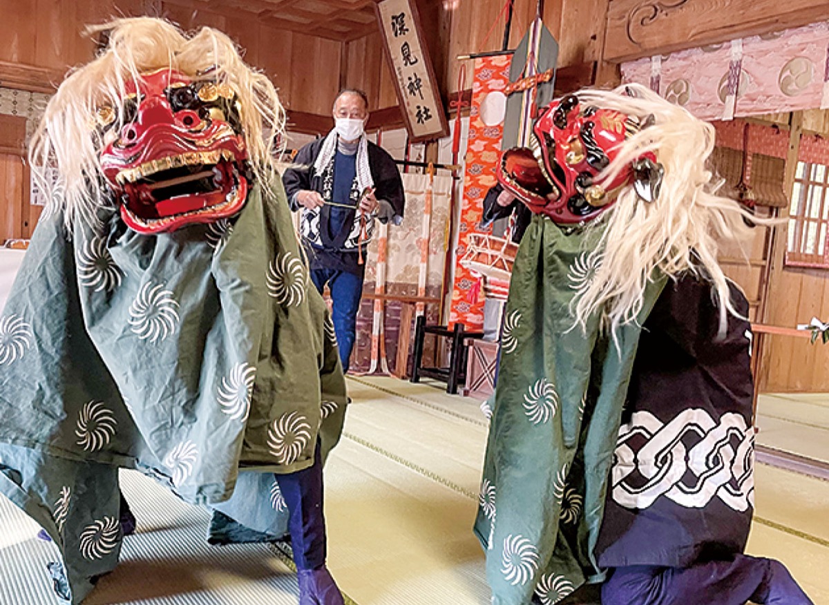 宮下太鼓連による獅子舞の奉納(昨年)