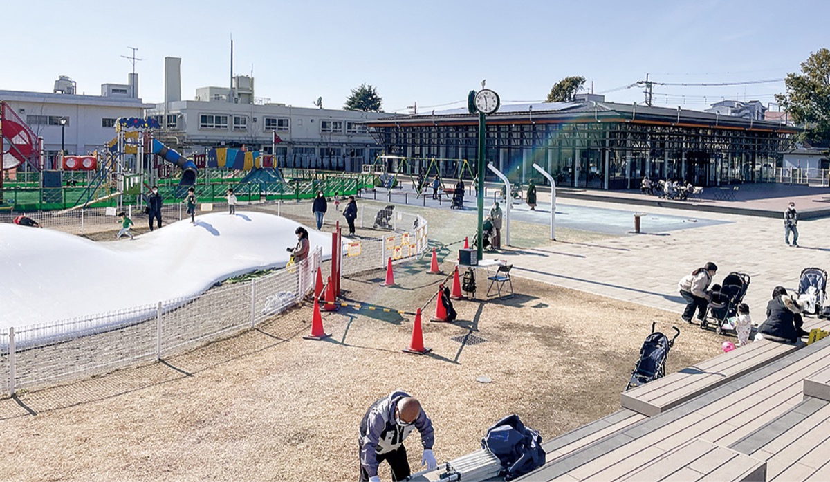 老若男女が憩う園内の様子＝１月30日