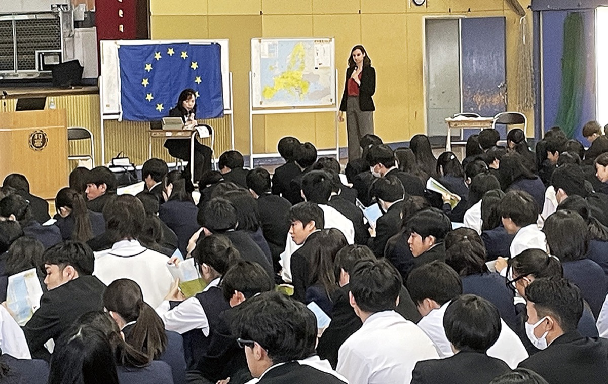 外交官が出前授業