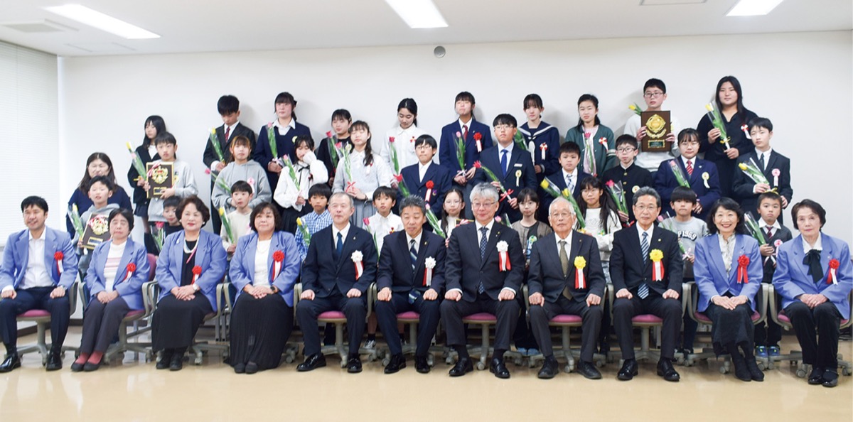 努力の成果たたえる