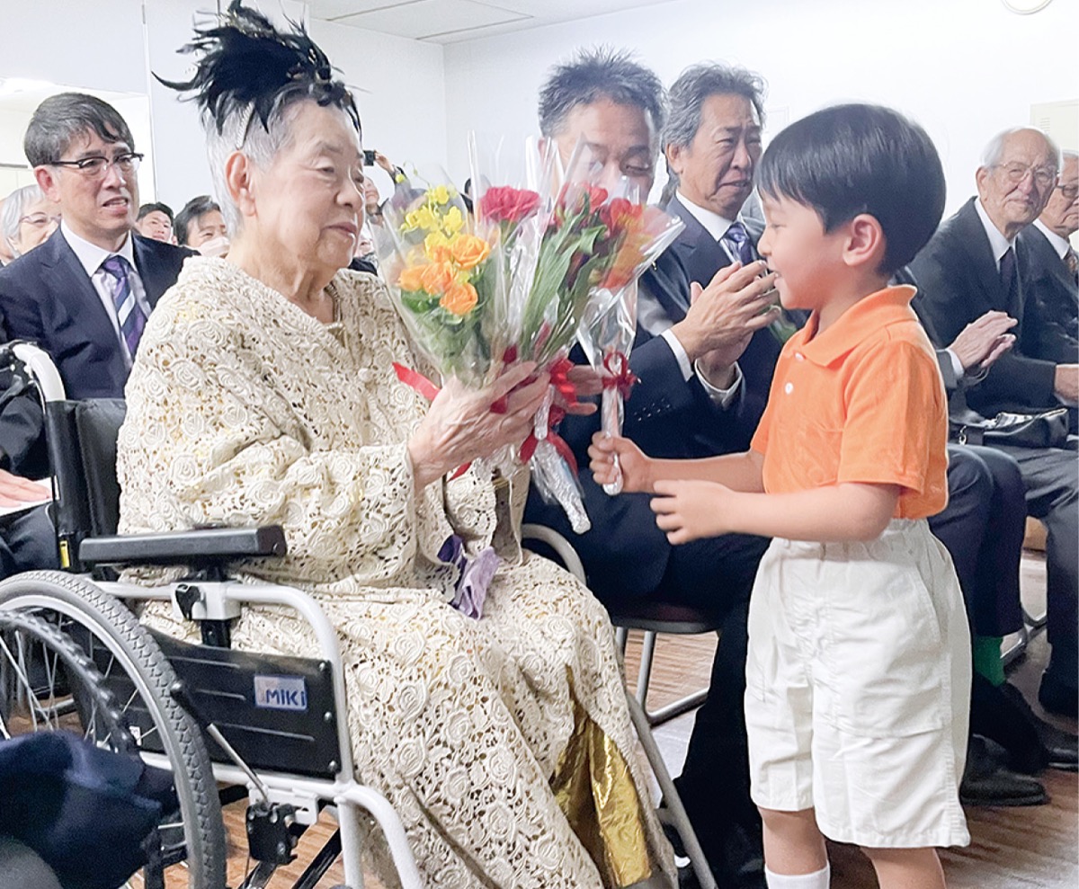 創業者の綾子氏が百寿