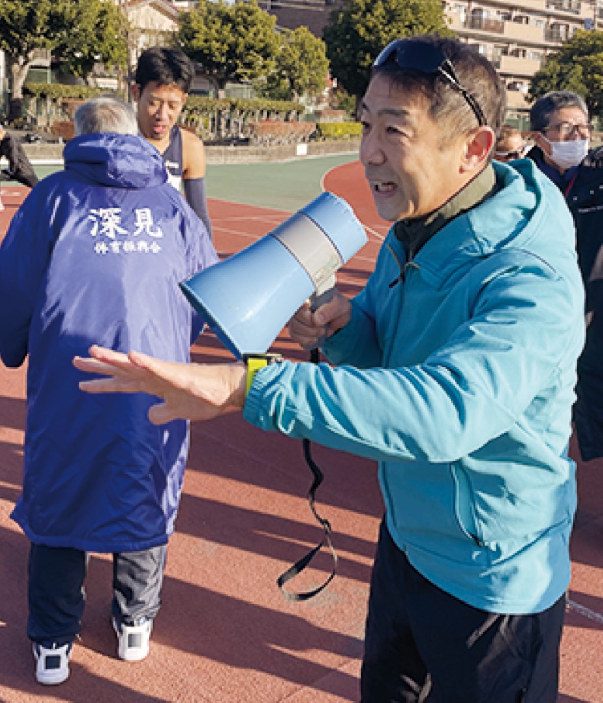 選手を激励する森脇さん