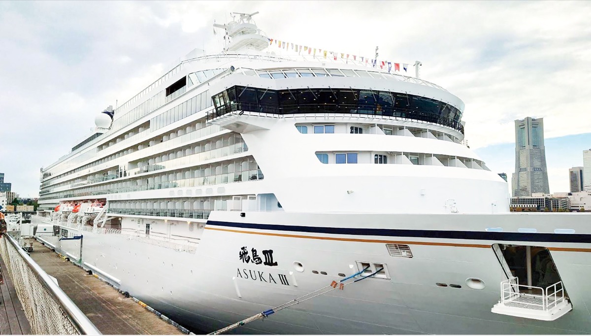 日本最大級の飛鳥III（昨年11月・横浜市で）