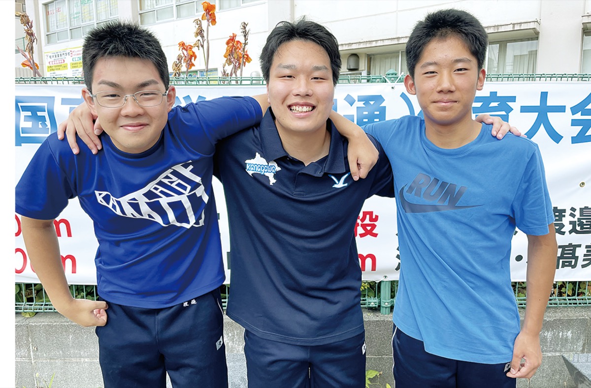 (左から)渡邉さん、部長の熊谷さん、安田さん