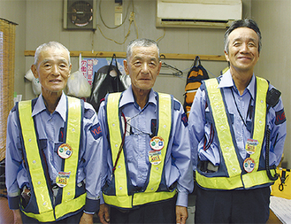 同社で働く平岡さん（73）、萩原さん（71）、上野さん（64）