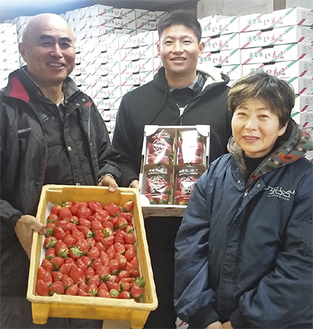 県で１番のイチゴを紹介する澤地さん