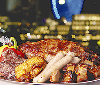 みなとみらいの夜景が広がる店内で全天候楽しめるビアホール