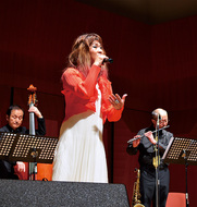 シャンソンの歌声に酔う