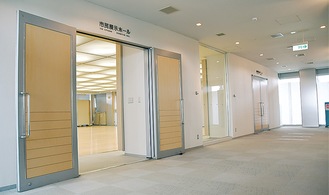 接種会場が設けられる綾瀬市役所７階市民展示ホール