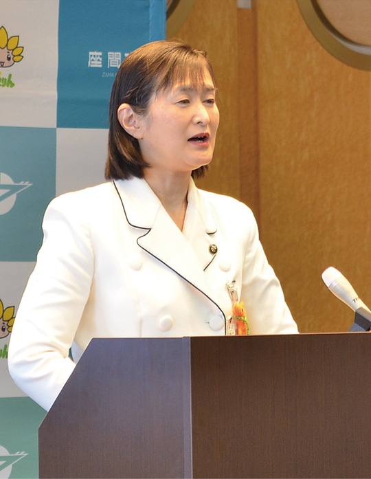 予算案を説明する佐藤市長