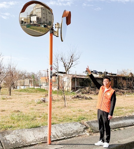 点検する芳賀会長