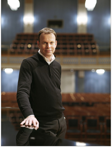 指揮・ピアノ/シュテファン・ヴラダー