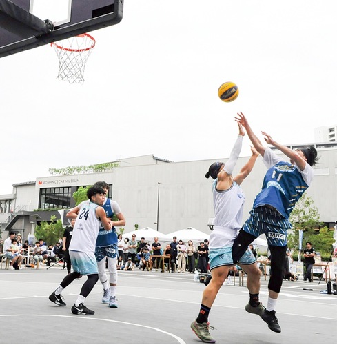 ロマンスカーミュージアムを背に熱戦が繰り広げられた