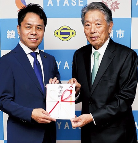 橘川佳彦市長（左）と志澤会長