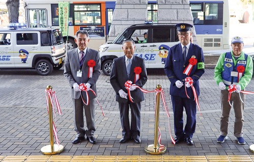 市役所でのテープカット