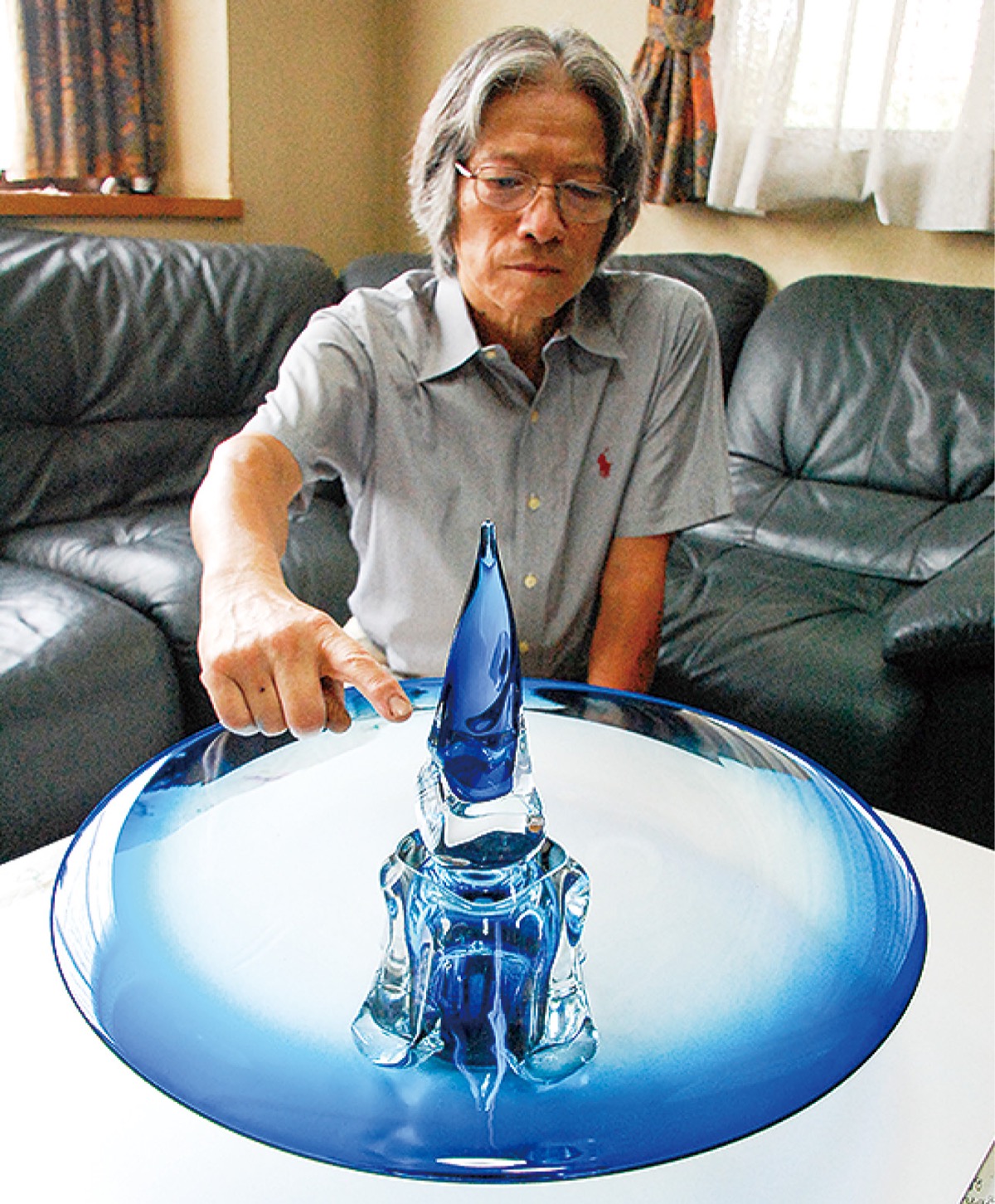 横田滋さんを思い涙 ガラス作家・山口浩二さん | 海老名・座間・綾瀬