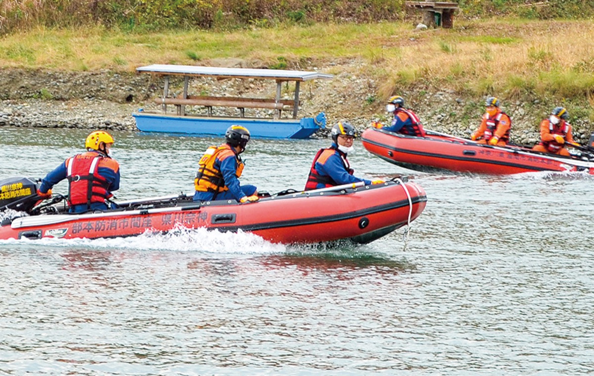 相模川で救助訓練