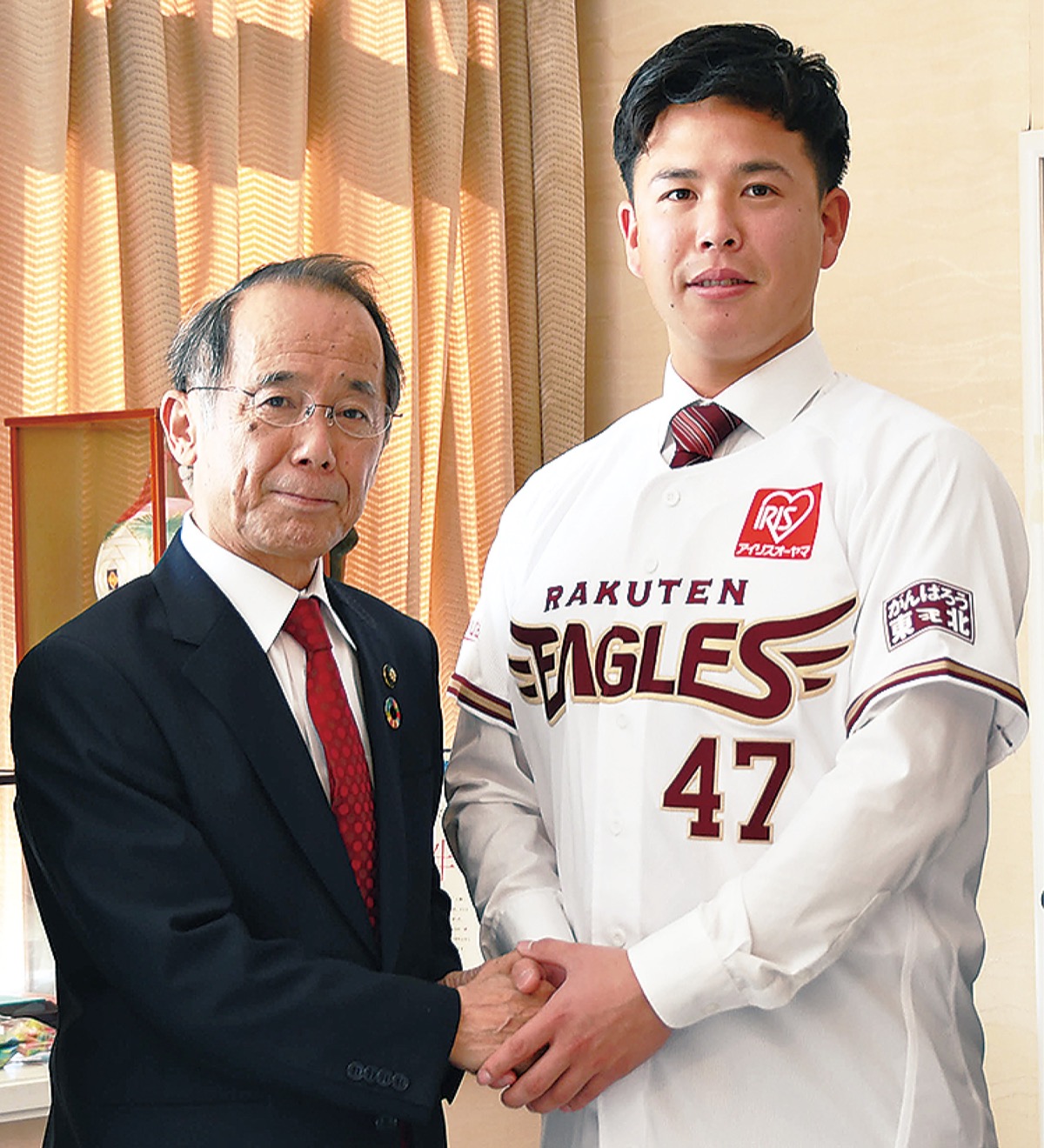 内野市長を表敬訪問した藤井聖投手身長176cm体重78kg・左投左打