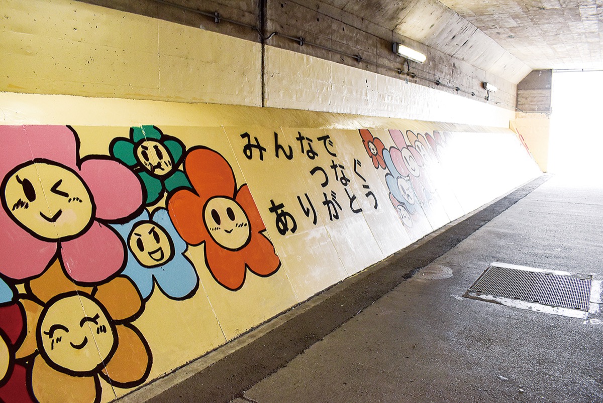 6年生86人がトンネル壁画を卒業制作