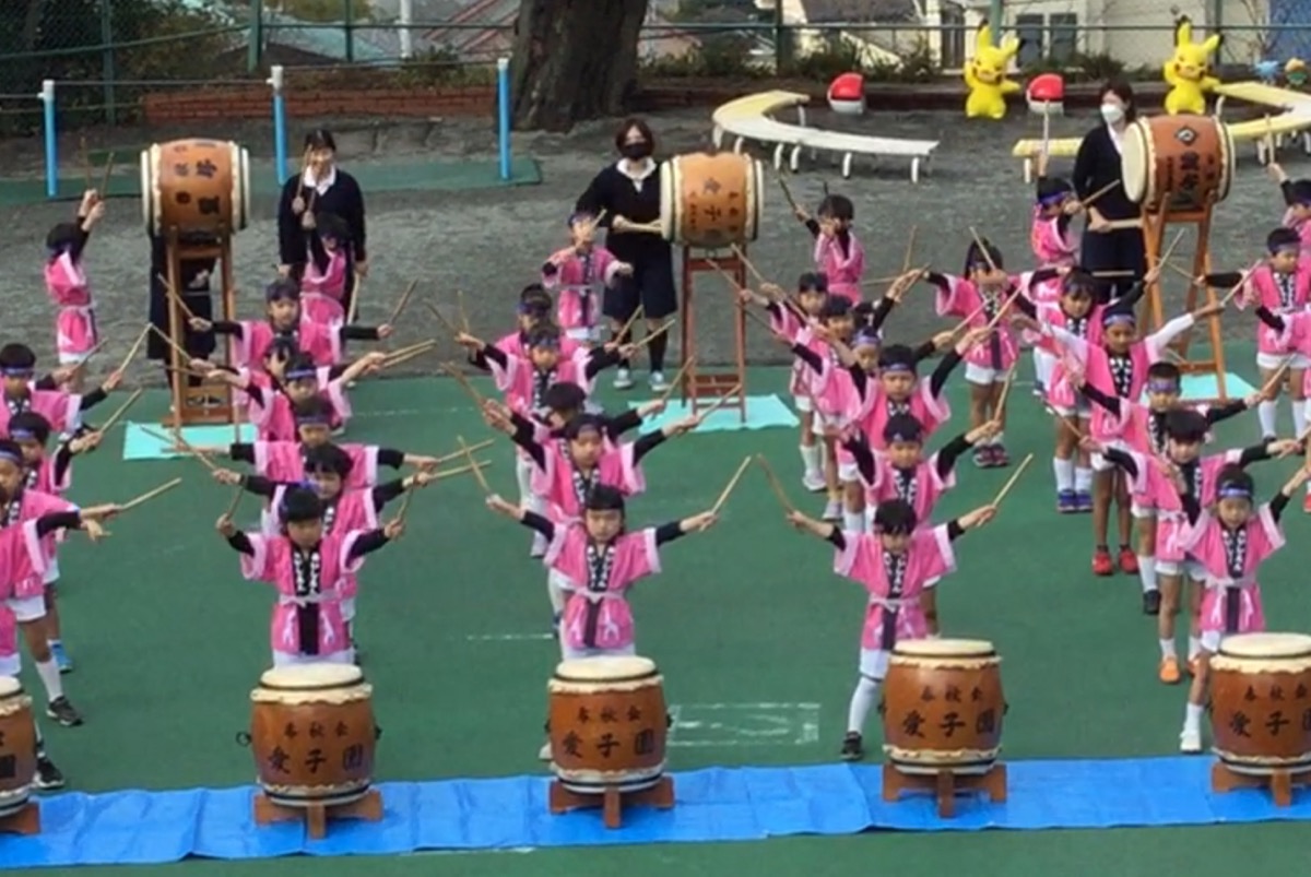 冬空に響く和太鼓の音 (写真1)