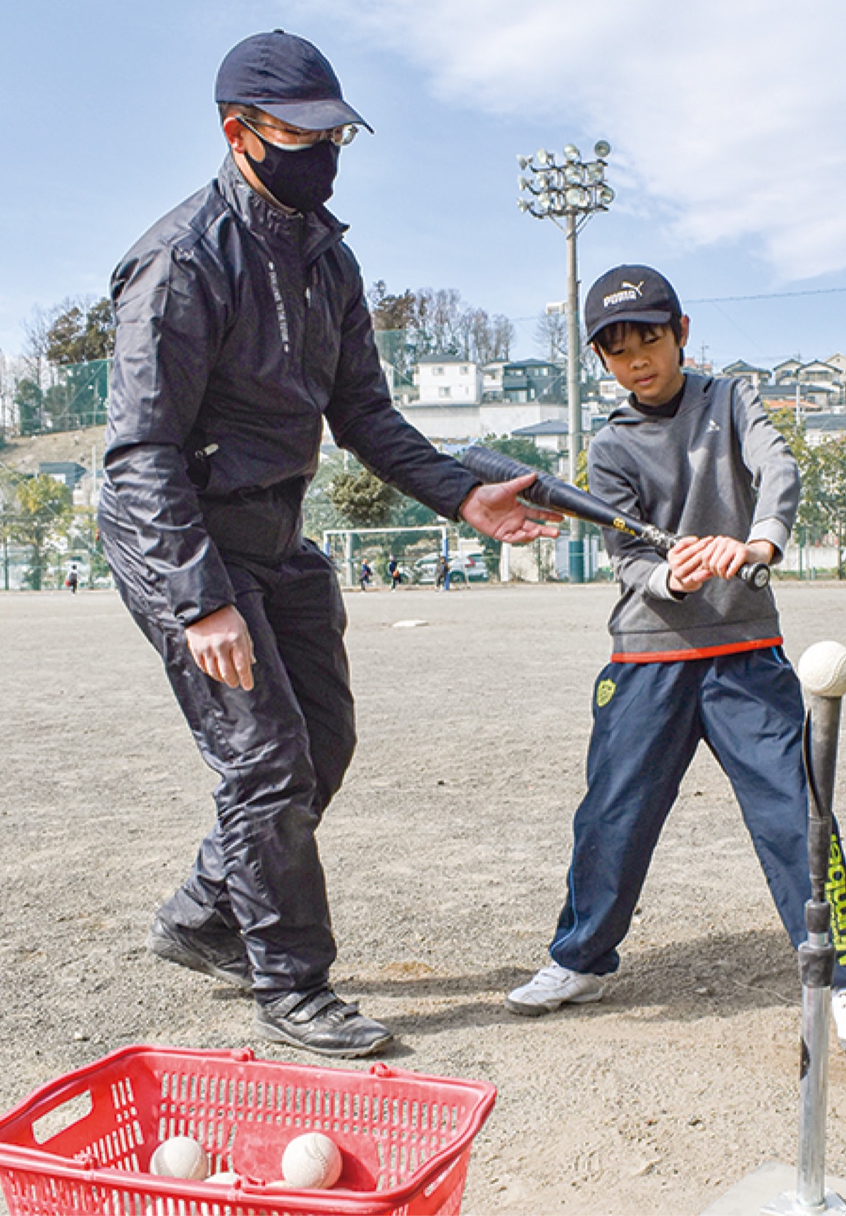 選手に指導をする前田監督