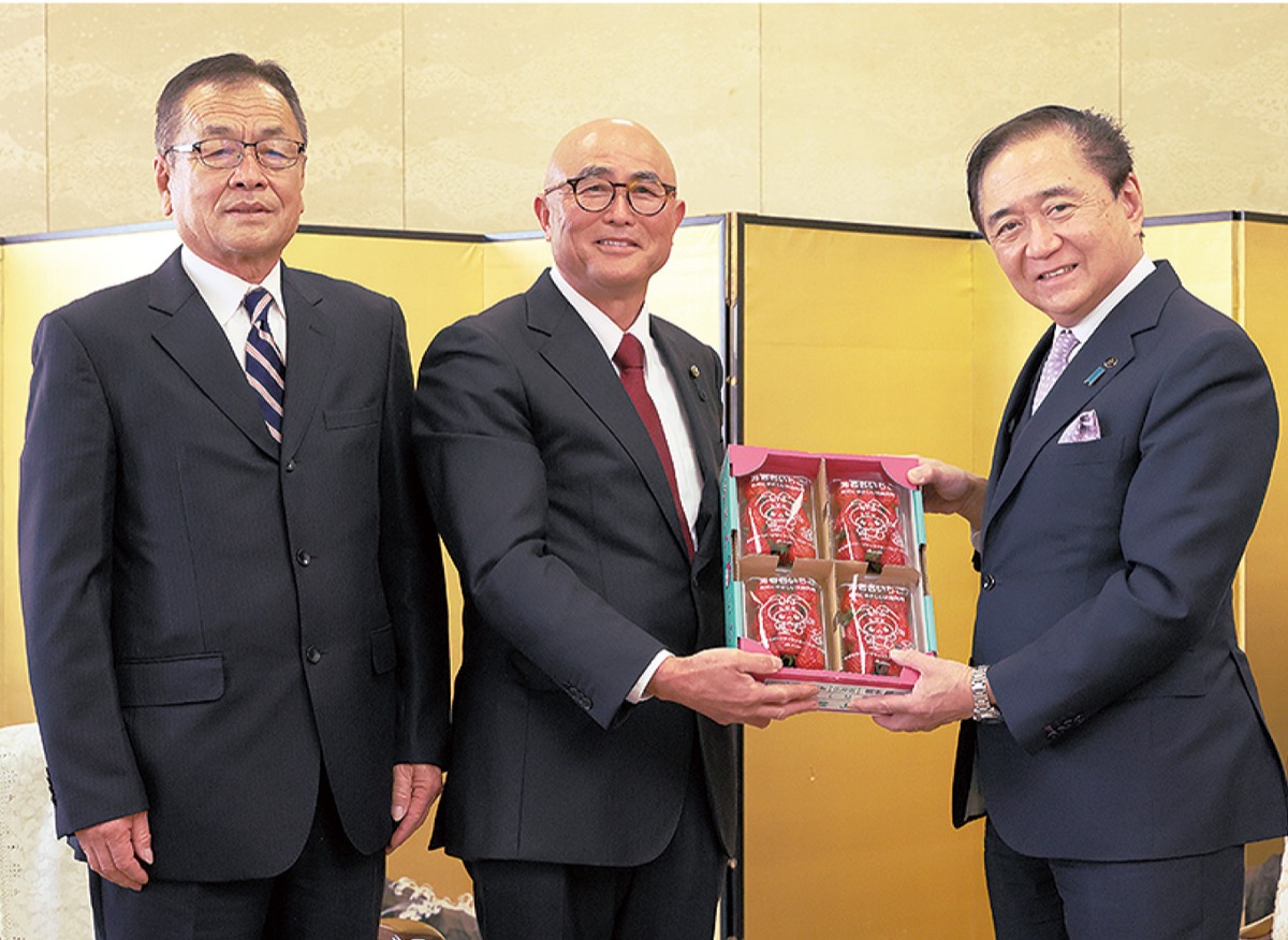 「かなこまち」知事に贈呈