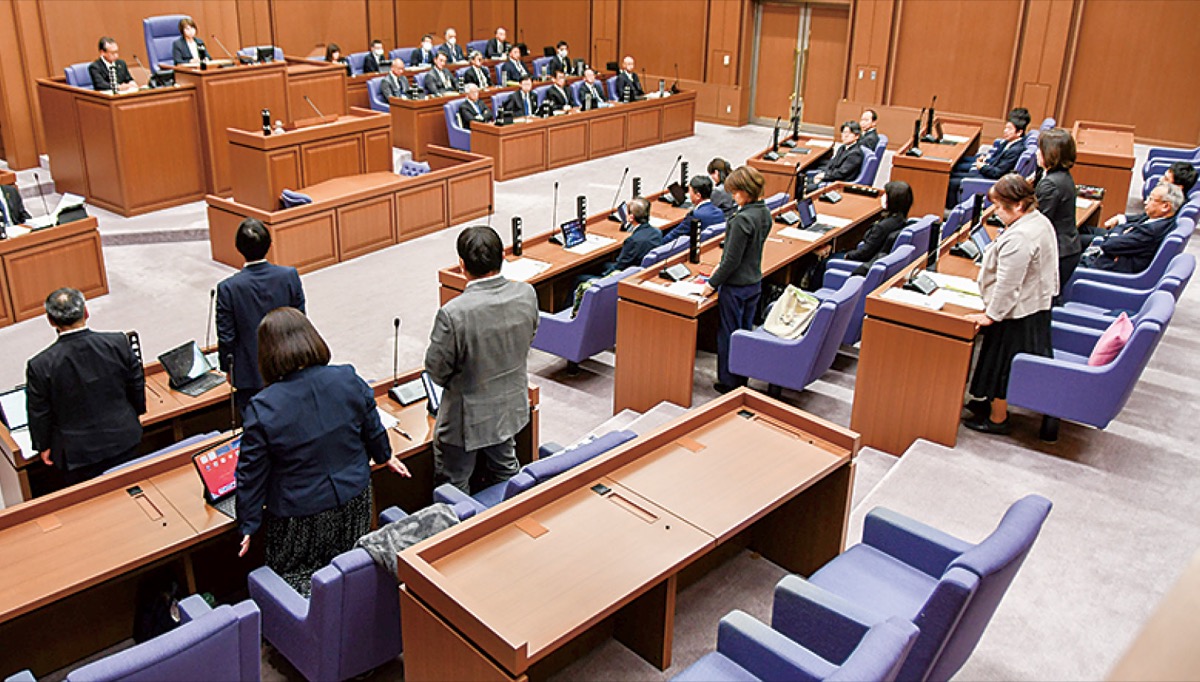 議長不信任案が否決