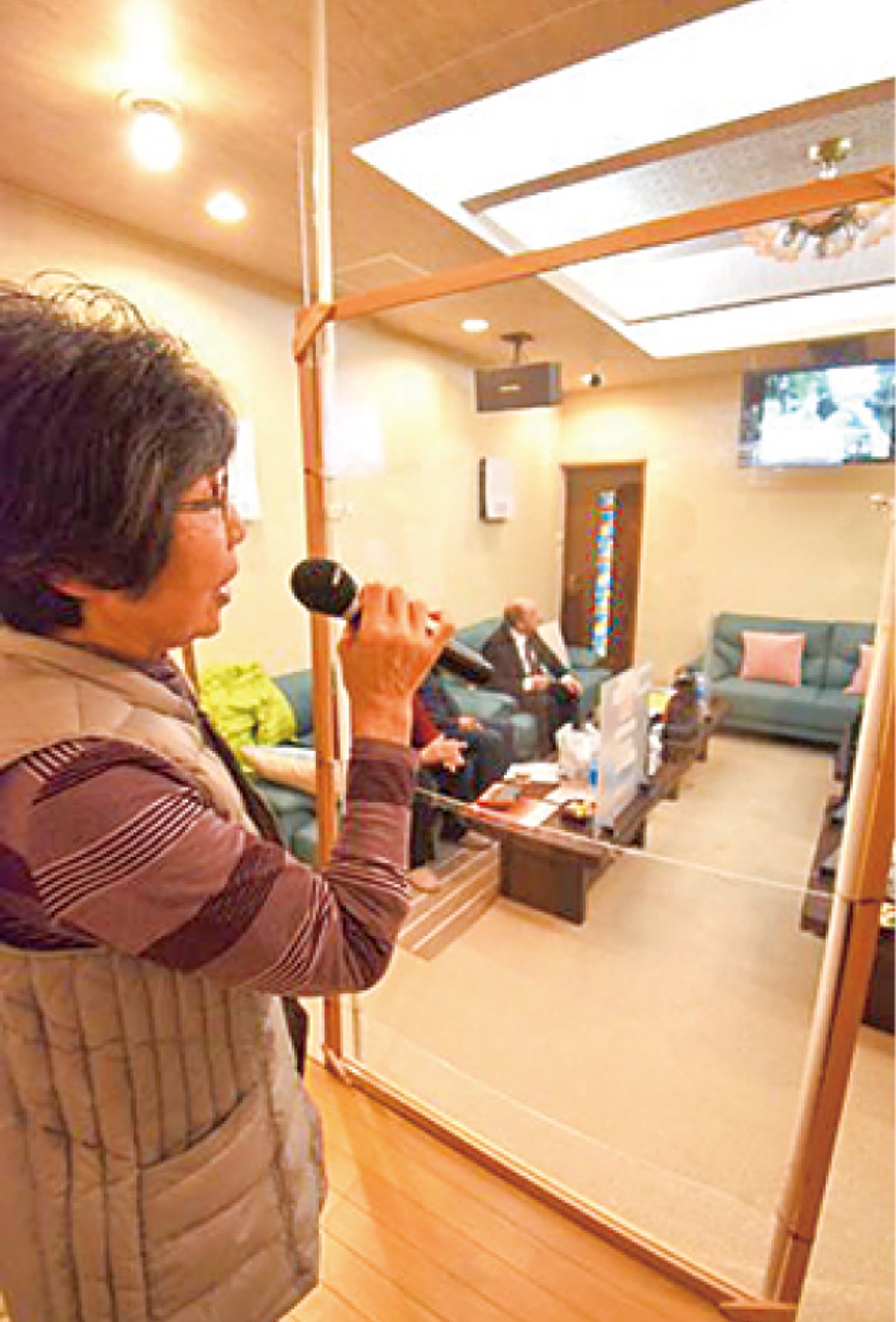 好きな名曲や懐メロで始める 生徒募集 カラオケに挑戦 60〜80歳活躍