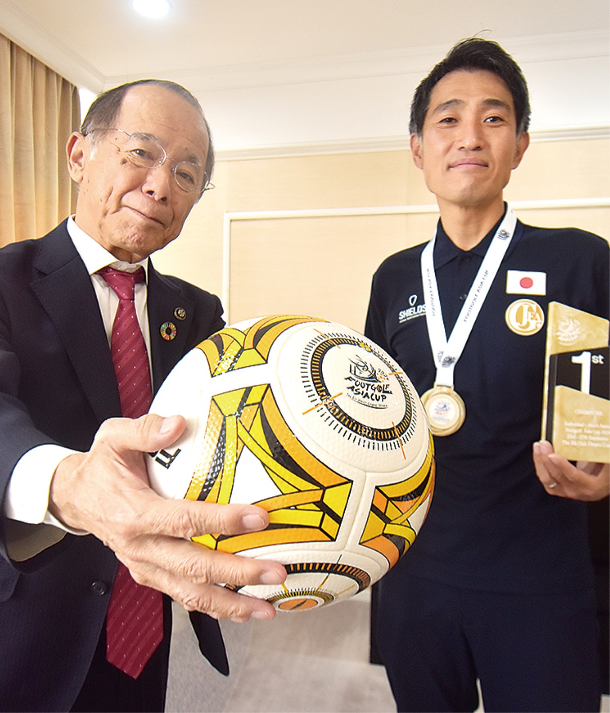 アジアカップ優勝を報告