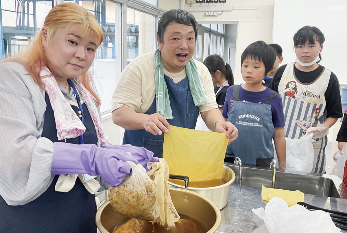 広がるヒマワリ染め