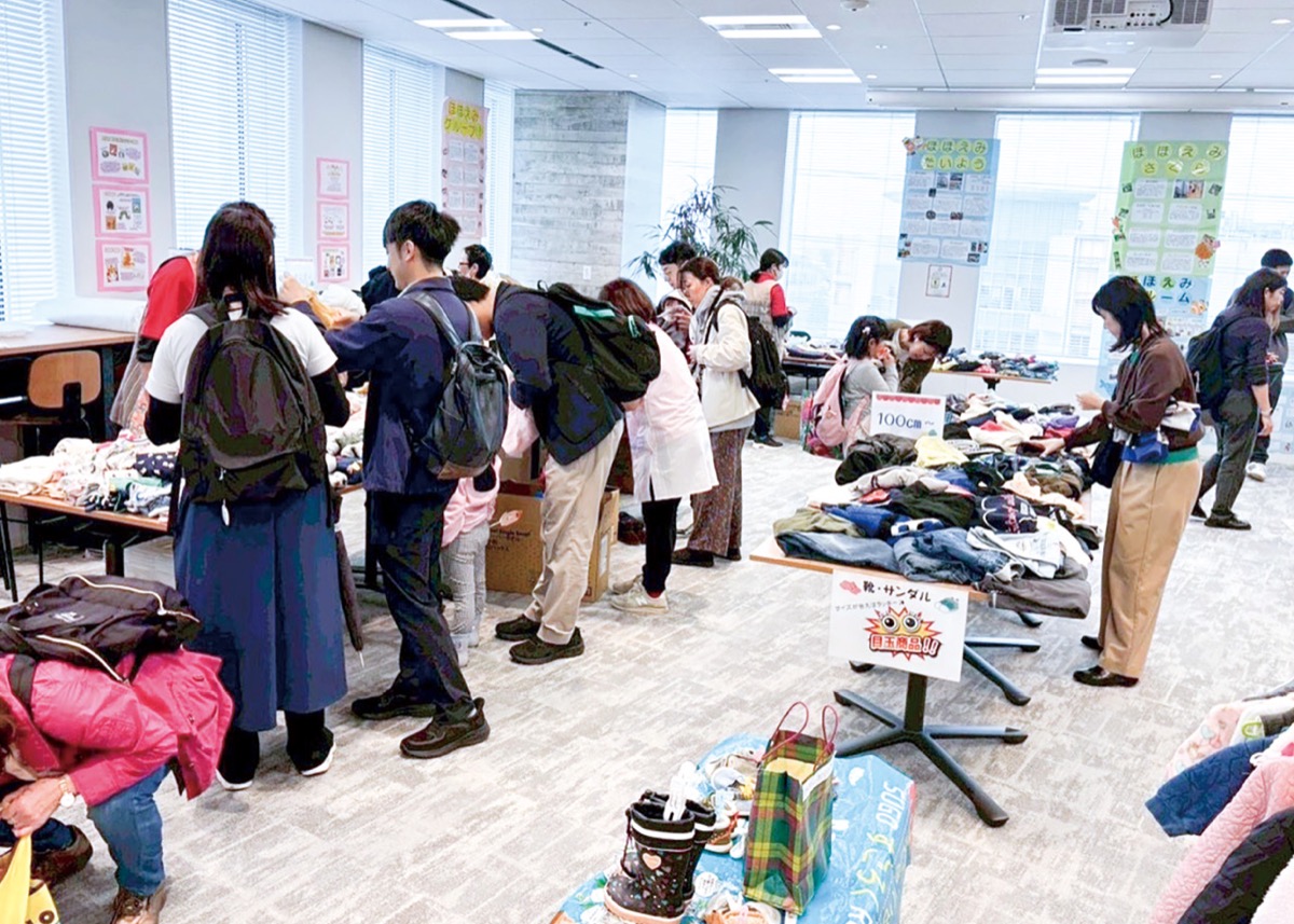 衣服交換会に300人