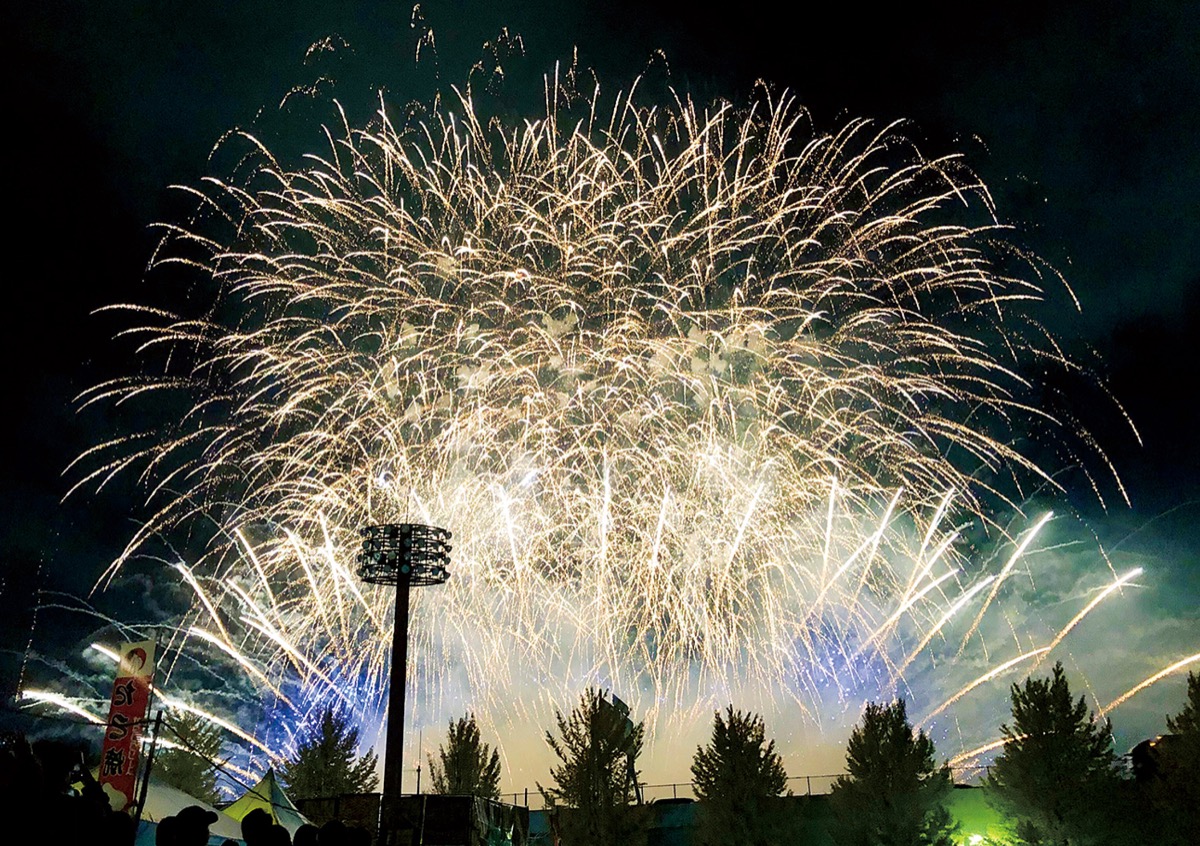 夜空に輝く5千発