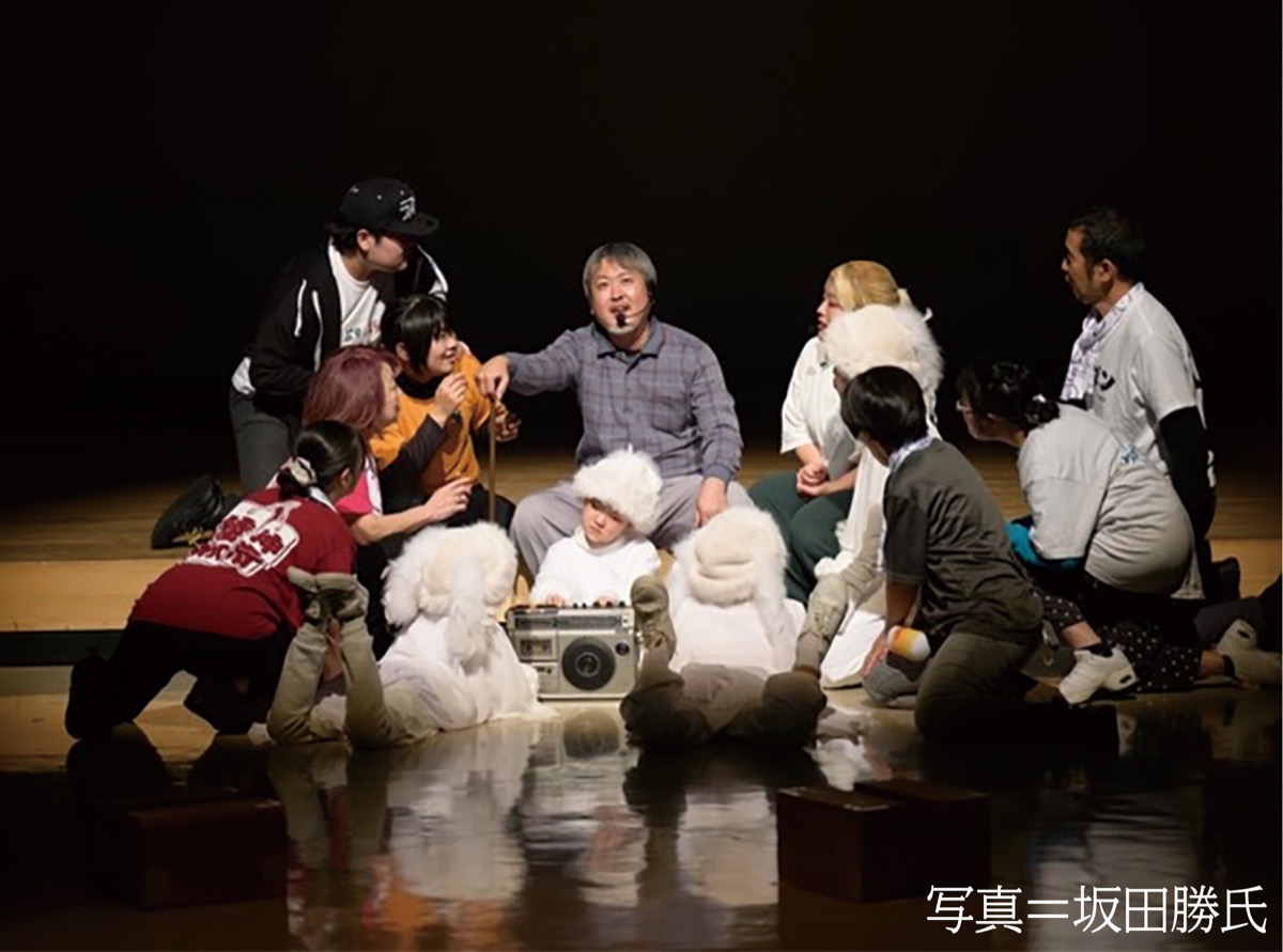 市民ら約30人が熱演