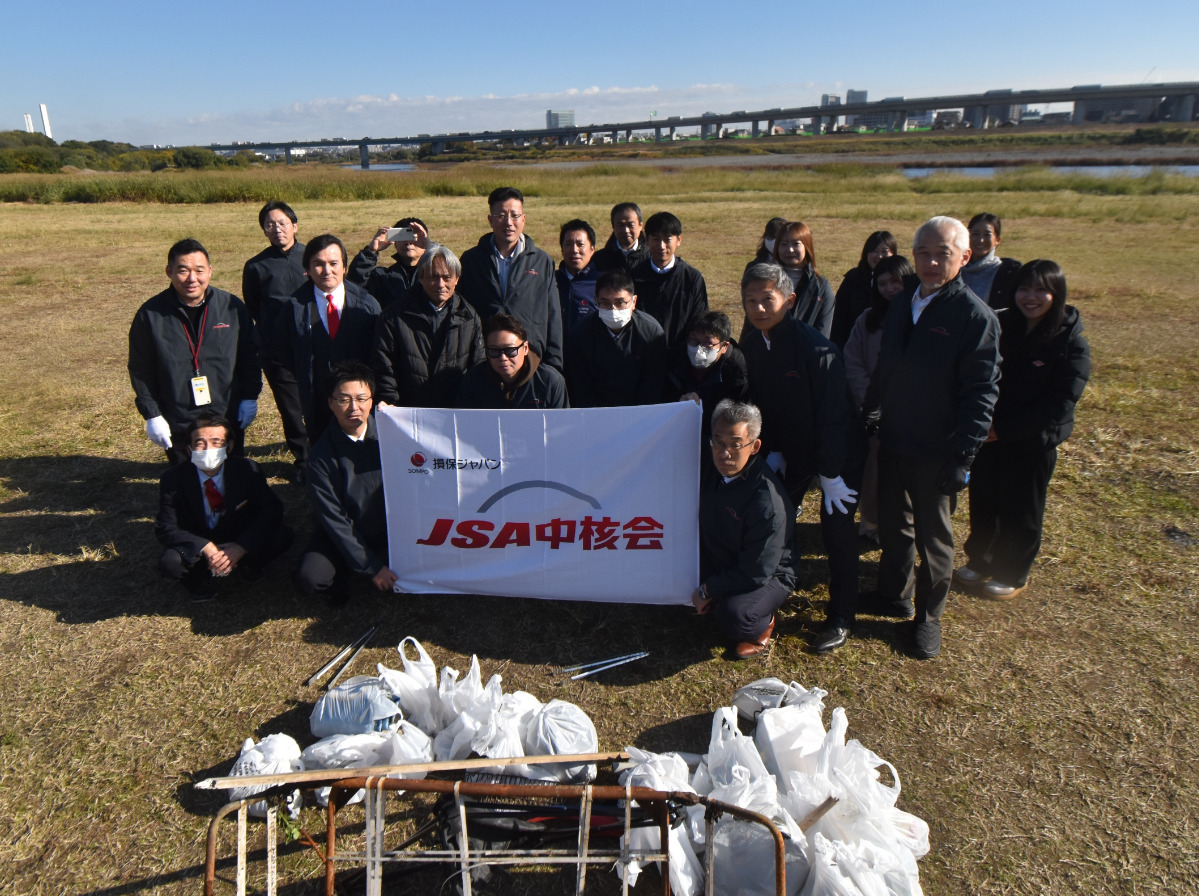 保険代理店関係者ら、相模川で美化活動