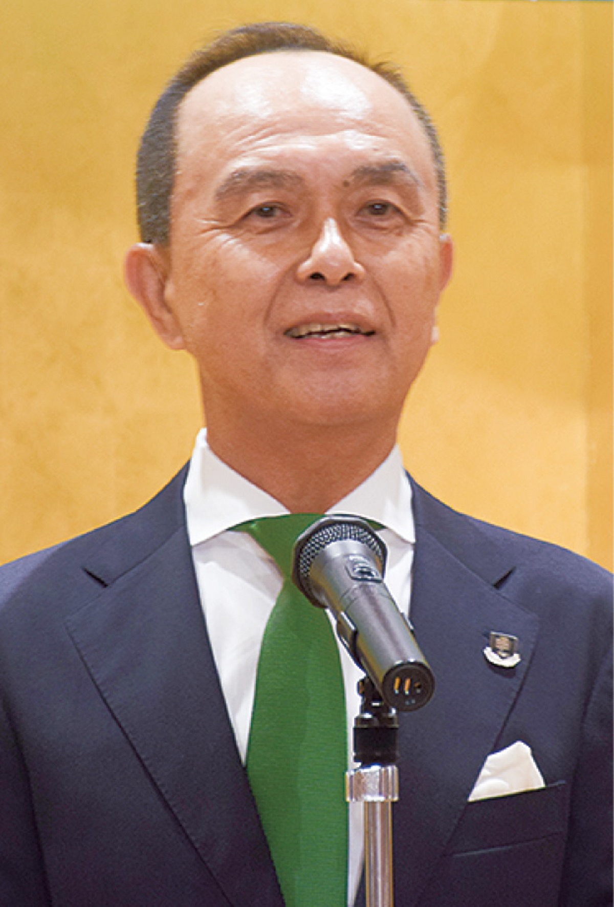 あいさつする大沢代表