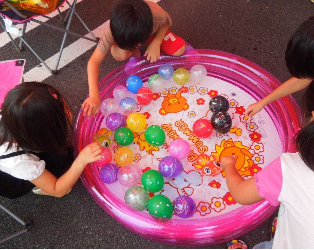 以前の夏祭りの様子（同院提供）