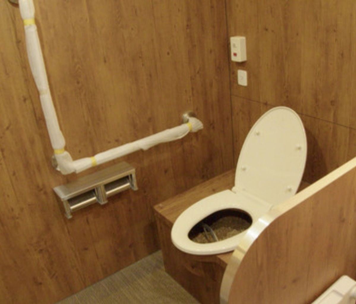 トイレカーの内部