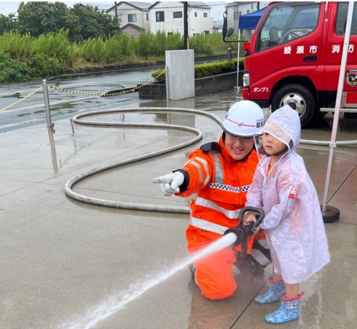 雨の中、災害を学ぶ (写真2)