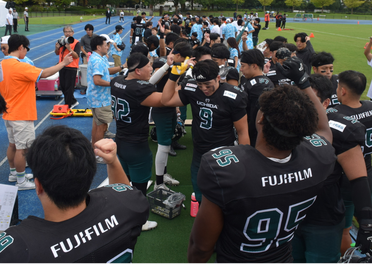 試合前に士気を高める選手たち