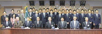 遠藤市長や長谷川議長らが選手を激励した