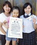 「力を出し切った」と大矢さん（右）。母・圭子さんと、妹・真央さんも応援
